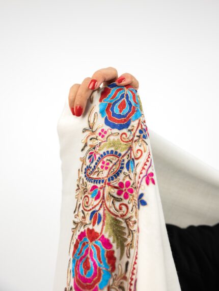 شال نسائي-فاتح بنقش على الاطراف-